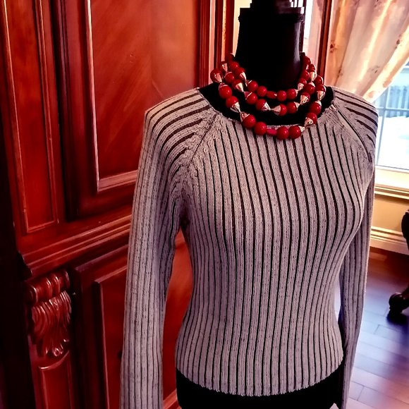 STYLISH Blue Sweater by the Fashion Brand SPOT - Picture 1 of 8